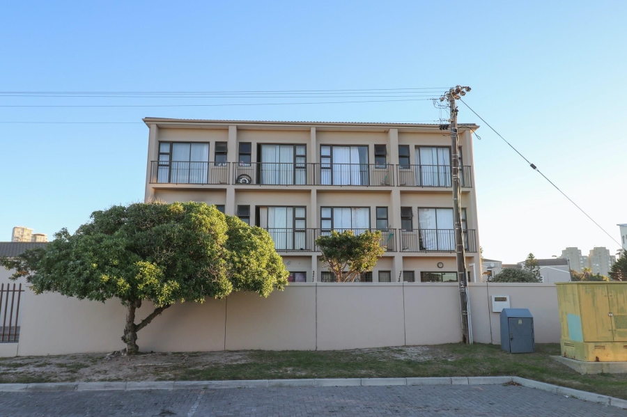 To Let 1 Bedroom Property for Rent in Bloubergrant Western Cape